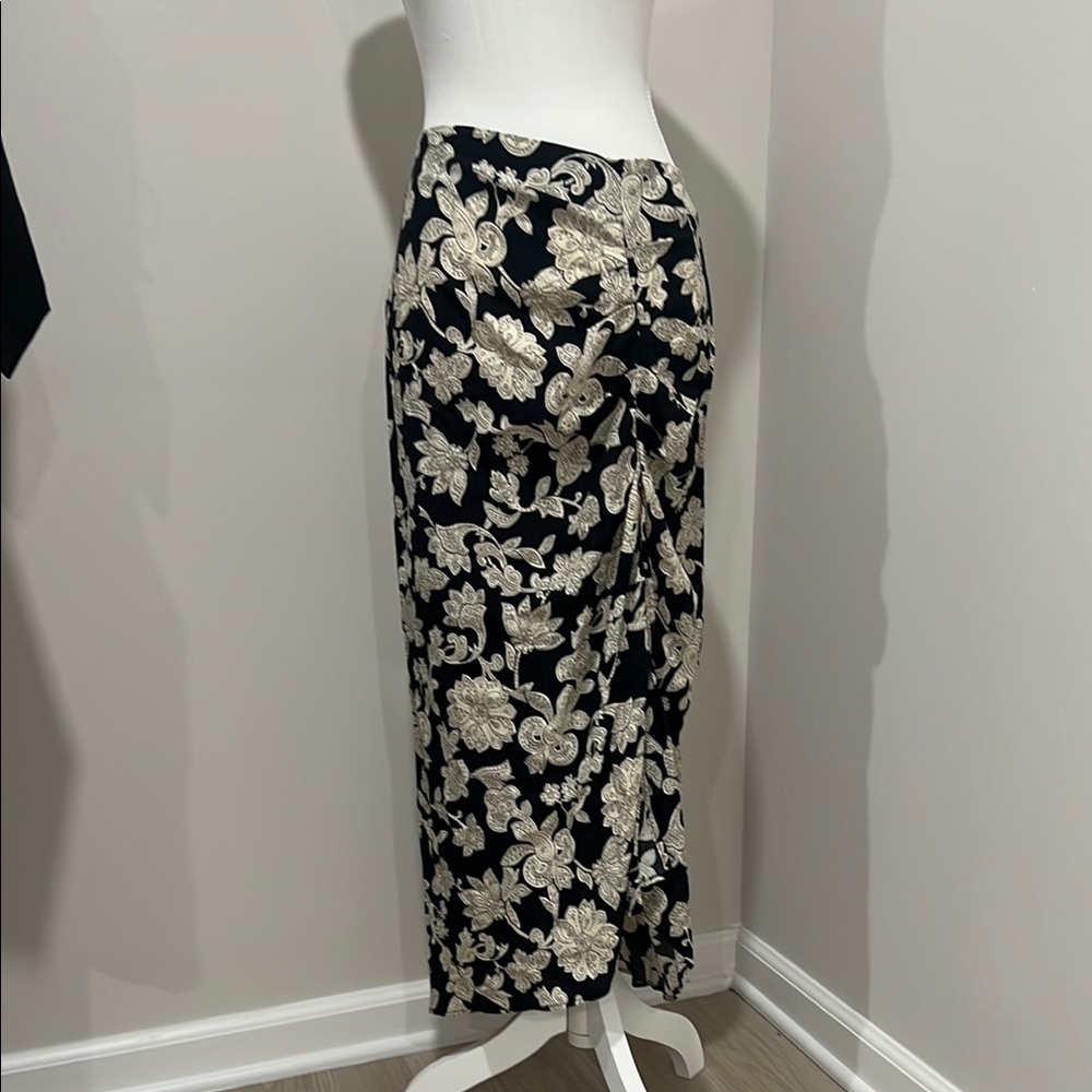 Elegant Cream and Black Pencil Skirt